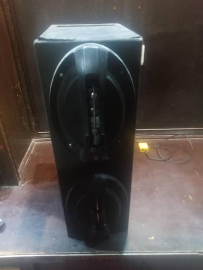 Car speaker for salle