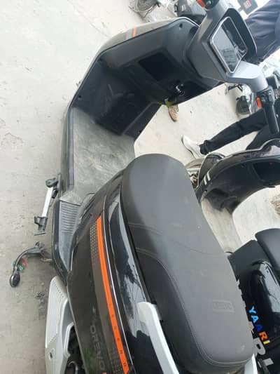 10by10 400 km Chali how ha 4 month waranti ha