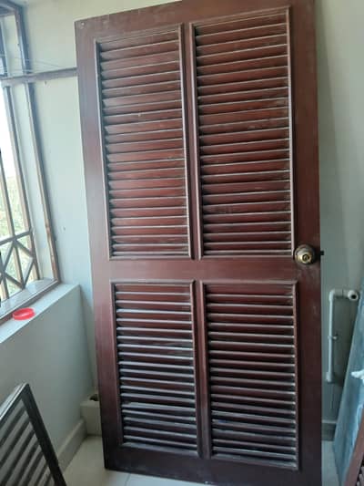 WOODEN DOOR