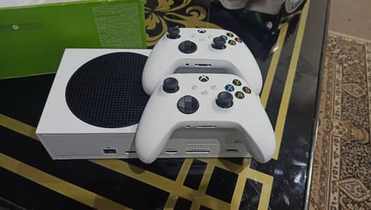 XBOX S SERIES TOTALLY NEW WITH 2X ORIGINAL CONTROLLERS