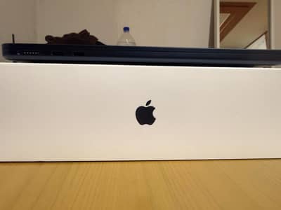 Macbook Air 13.6 inch