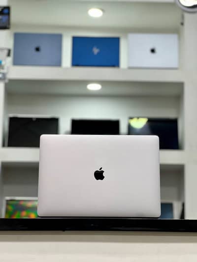 MacBook PRO 2019 15" | Core I9 | 32 GB 512 Gb 04 GB GPU A1990