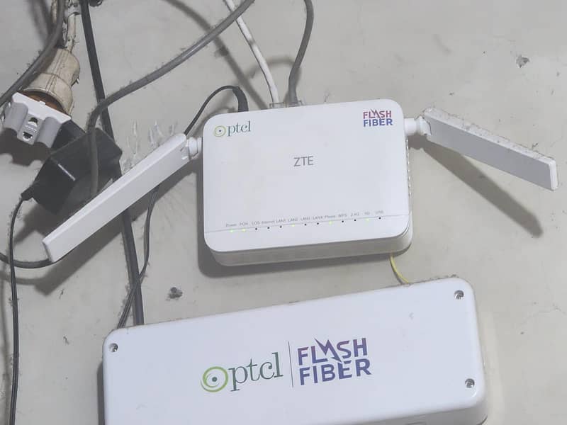 ZTE F1611A WiFi 6 GPON ONT Flash Fiber Ptcl Router - Networking ...