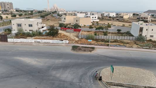 272 Sq Yd Plot For Sale Precinct-8, Bahria Town Karachi. Prime Location | Ideal for Residence or Investment. Just 5 Mins Drive from Entrance | Near Park, Mosque, Midway Commercial & Bahria Heights.