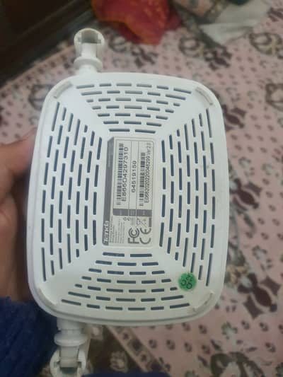 Tenda N301 wireless router with all cables