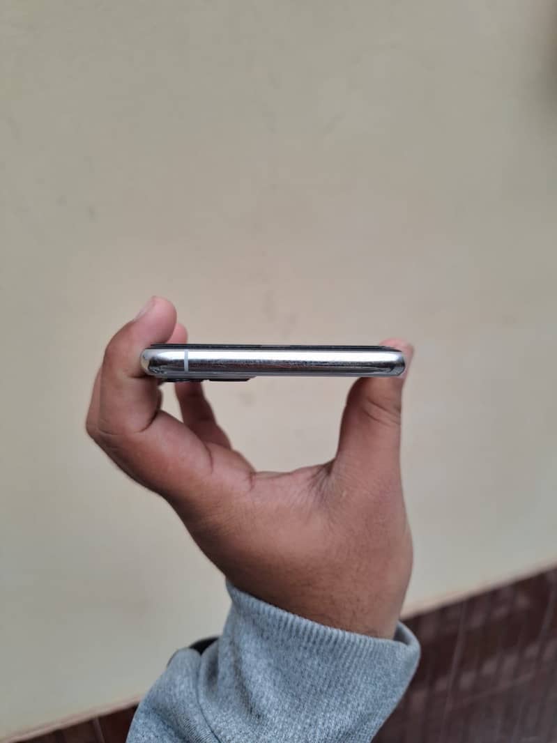 IPHONE 11 pro Max 3