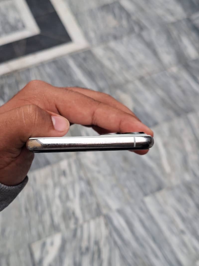 IPHONE 11 pro Max 5