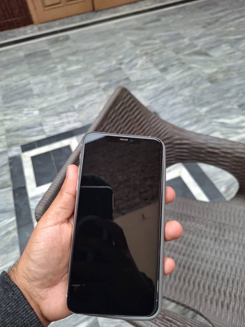 IPHONE 11 pro Max 6