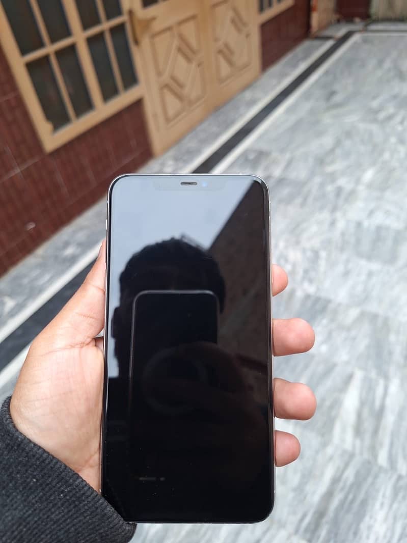 IPHONE 11 pro Max 7