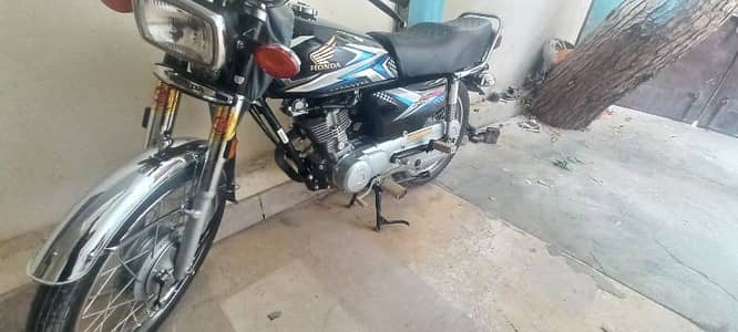 Honda 125 boht kam use hui he 2350 chali he bas