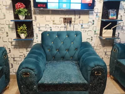 6 seatr sofa ha achi halat ma ha new ha balky abi itna uz nhi huwa