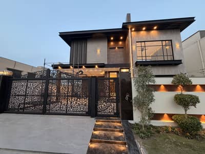 *1 Kanal UltraModern Masterpiece For Sale*