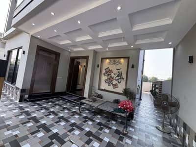 VALENCIA TOWN 10 MARLA FACING PARK  SOLID HOUSE IS AVAILABLE FOR SALE