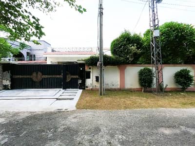 Facing Park 2 Kanal House In Stunning Wapda Town Phase 1 - Block H1 Is Available For Sale