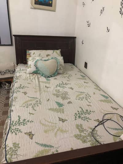 singal bad whit mattress condition used
