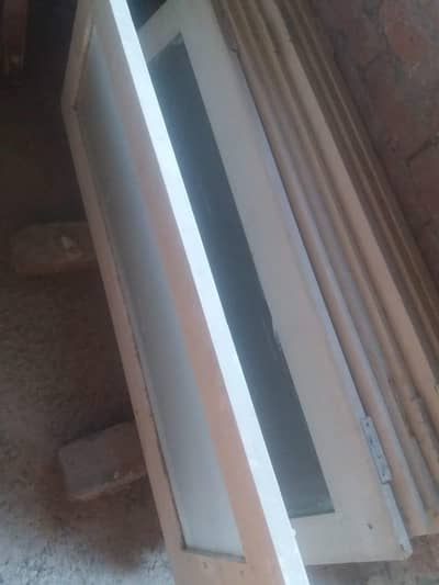 urgent sale hai with window 4 fit lambi 1.5 chori hai jis na Lani hai