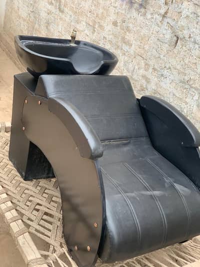 salon shampoo chair