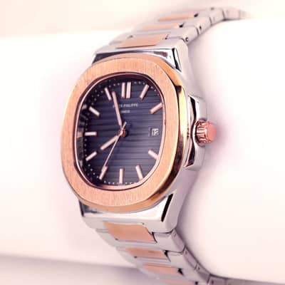 Patek Philippe Nautilus – Rose Gold & Steel Luxury Timepiece