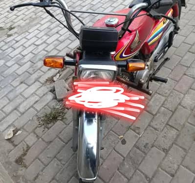 Honda 70 2015 model Red colour urgent sale contact 03095008687