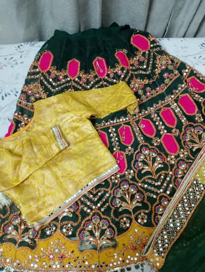 perfect lehanga for mehndi for sale