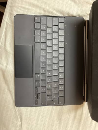 Apple iPad pro magic keyboard for 12.9 inch screen and gen 2 pencil