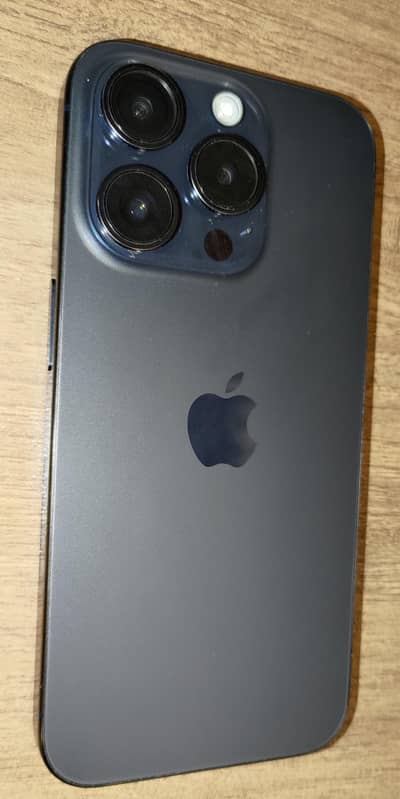 Iphone 15 pro blue natural tatitum