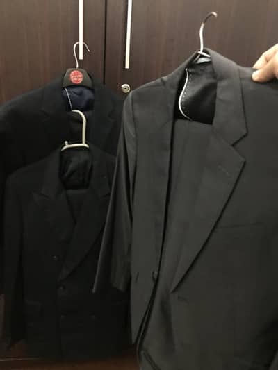 3 Suits hain zabardast condition u5.3 or 5.2 ft height h