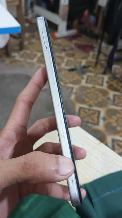 4 + 64 10 by 9 condition box charger available he