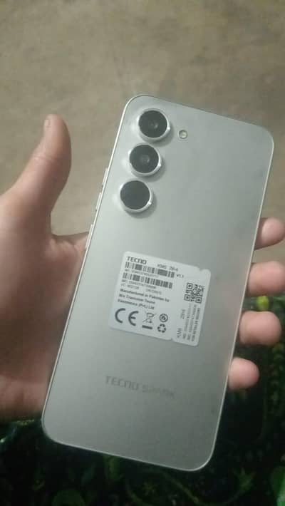 techno spark 40 pro 144hz display and 8/256 condition 10/10