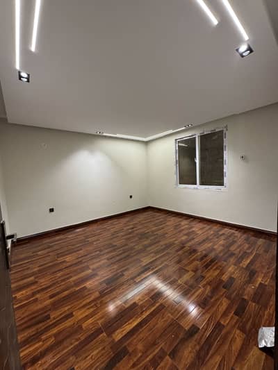 Beautiful Brand New 3 Bed Drawing Lounge