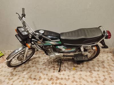 HONDA 125 FOR SALE LIKE NEW CONDITION SLIDELY USED.