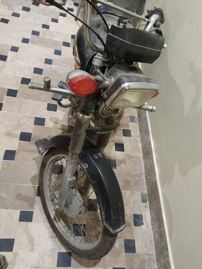 geniun engine tyre ok 1st owner