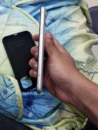 Iphone 11 FU E sim time available exchange with s21