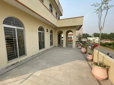 1 KANAL ROOF STOP FOR RENT IN BASANT COLLEGE ROAD LAHORE