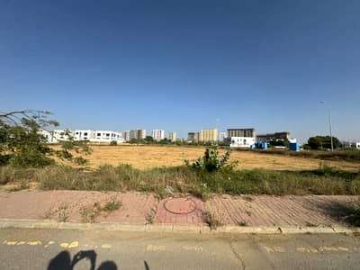 500 Sq Yd Boulevard Category Plot in Precinct-4, Just 3 Mins Drive from Main Gate Entrance Surrounded by Park, Mosque, Sports Complex & Shopping Gallery. Ideal for Residence or Investment. Call Now!