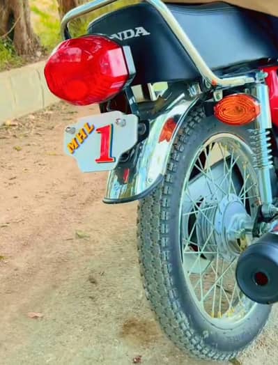 2015 model 125     Zero Condition     4400 km driven    MHL 1 Number