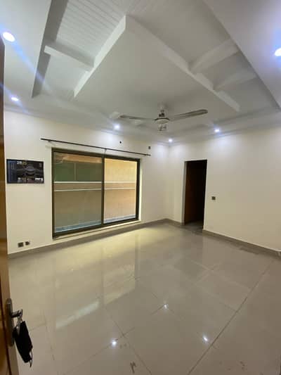 Beautiful upper portion 10 Marla 3 bedroom phase 3 bahria town Rawalpindi