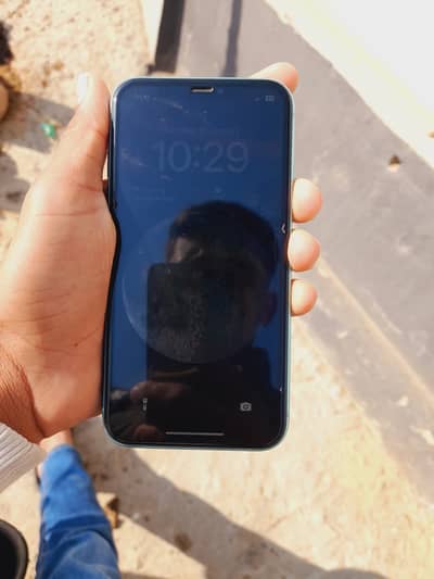 i phone 11 10/10 condition water pake phone