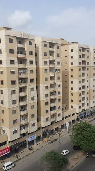 4 BED DD FLAT FOR SALE CORNER WEST OPEN MAIN RAOD FASING.