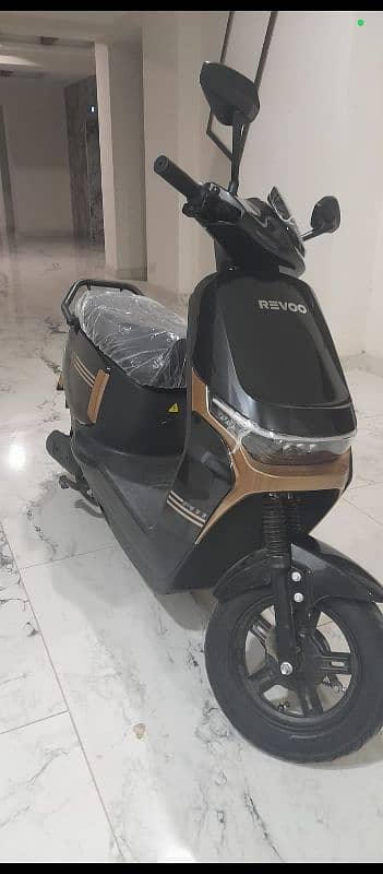 Revo Electric Scotty A11