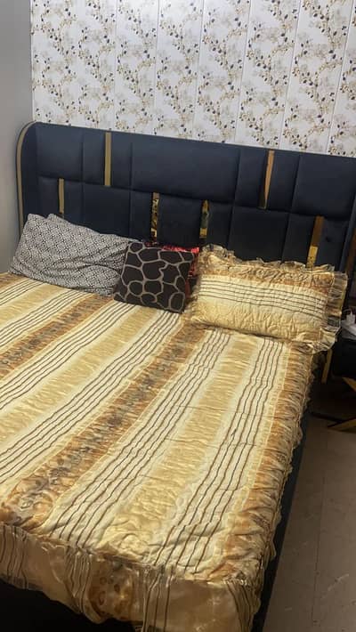 king size bed with side tables