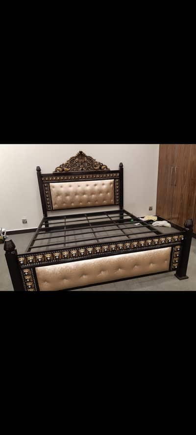 iron bed king size good condition for sale