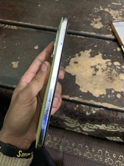 infinix hot 40i hy bilkul ok hy mobile ka daba b sath hy