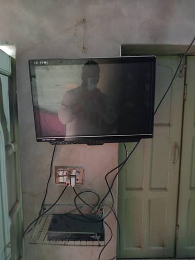 dish or LCD pora sman