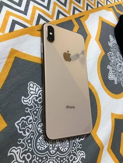 IPhone XS 64 GB 10/10 conditions  contactt on Whats,App just