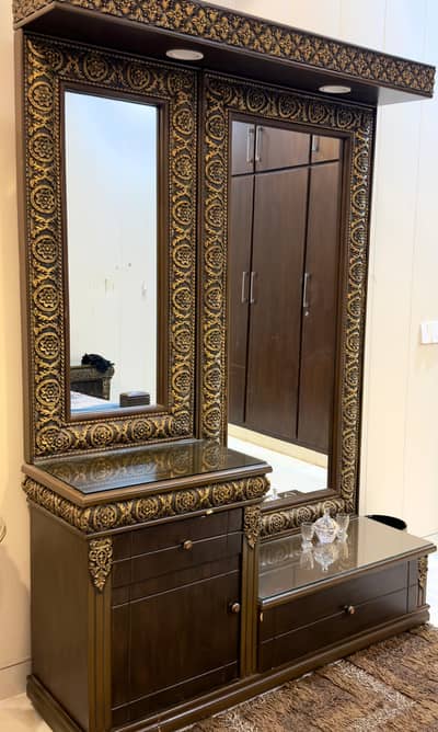 Dressing table with lights