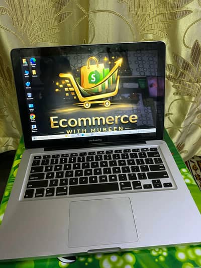 Macbookpro 2013 core I5 4gb ram 500 jb storage with jeniuine charger
