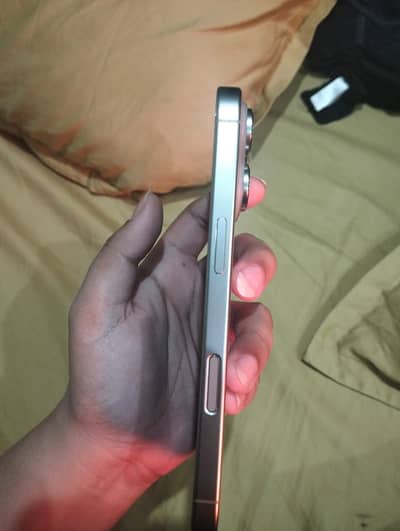 I phone 16 pro natural titanium