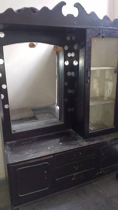 Dressing table/ vanity table