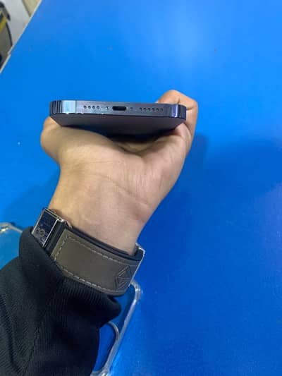 Non pta I phone 13 pro max 128gb condition 10 by 9